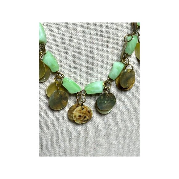 Green Gemstone & Shell Pendant Necklace Striking Fashion Jewelry Birthday Gift - Picture 3 of 4
